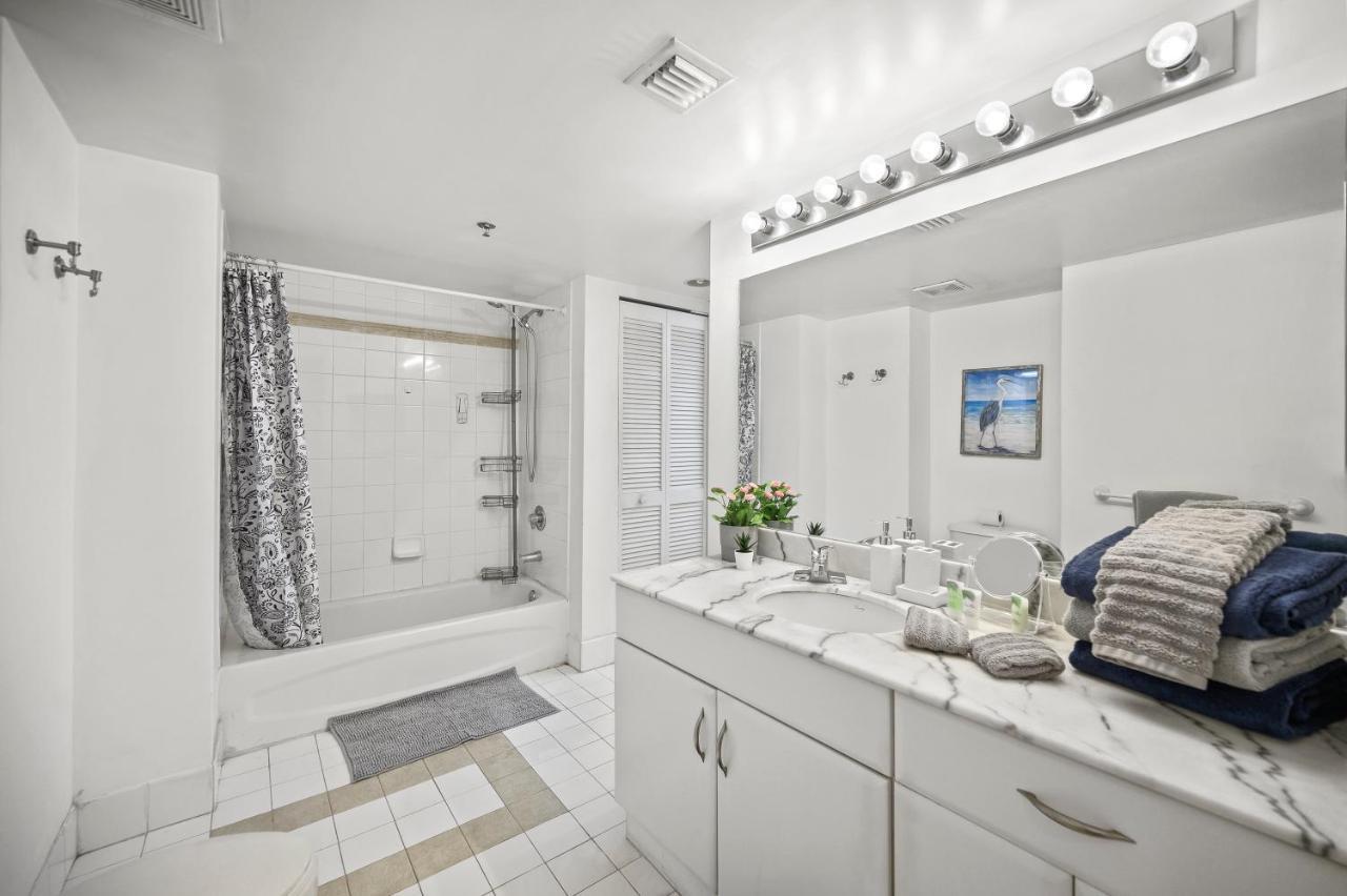 Luxurious 1Br High Rise Condo Brickell-Free Parking Майами Экстерьер фото