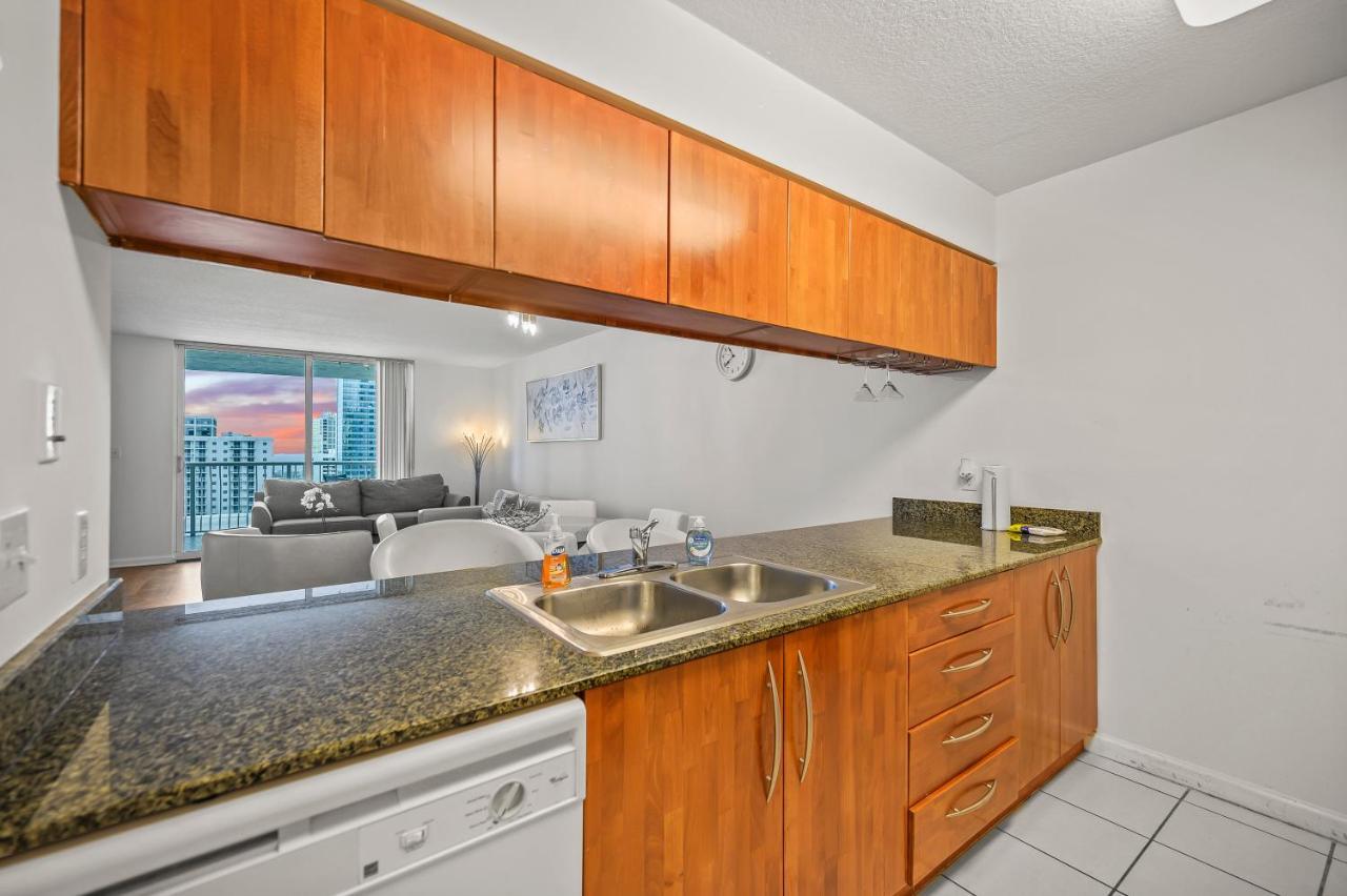 Luxurious 1Br High Rise Condo Brickell-Free Parking Майами Экстерьер фото